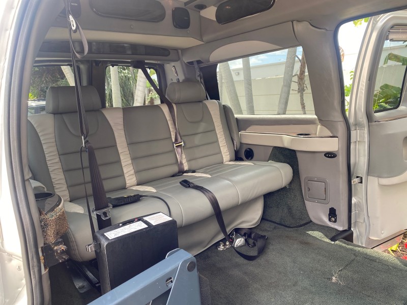 2013 GMC SAVANA HI TOP CONVERSION HANDICAP LIFT LOW MILES 24,857 in , 