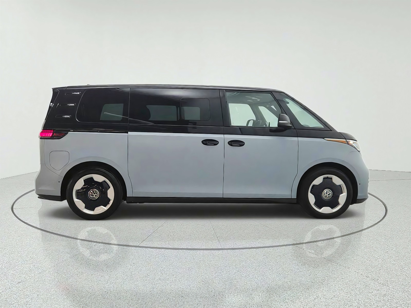 Used 2025 Deep Black Pearl Volkswagen Pro S image 4