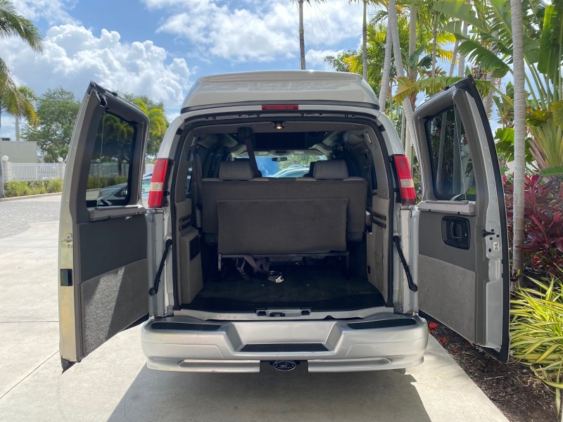 2013 GMC SAVANA HI TOP CONVERSION HANDICAP LIFT LOW MILES 24,857 in , 