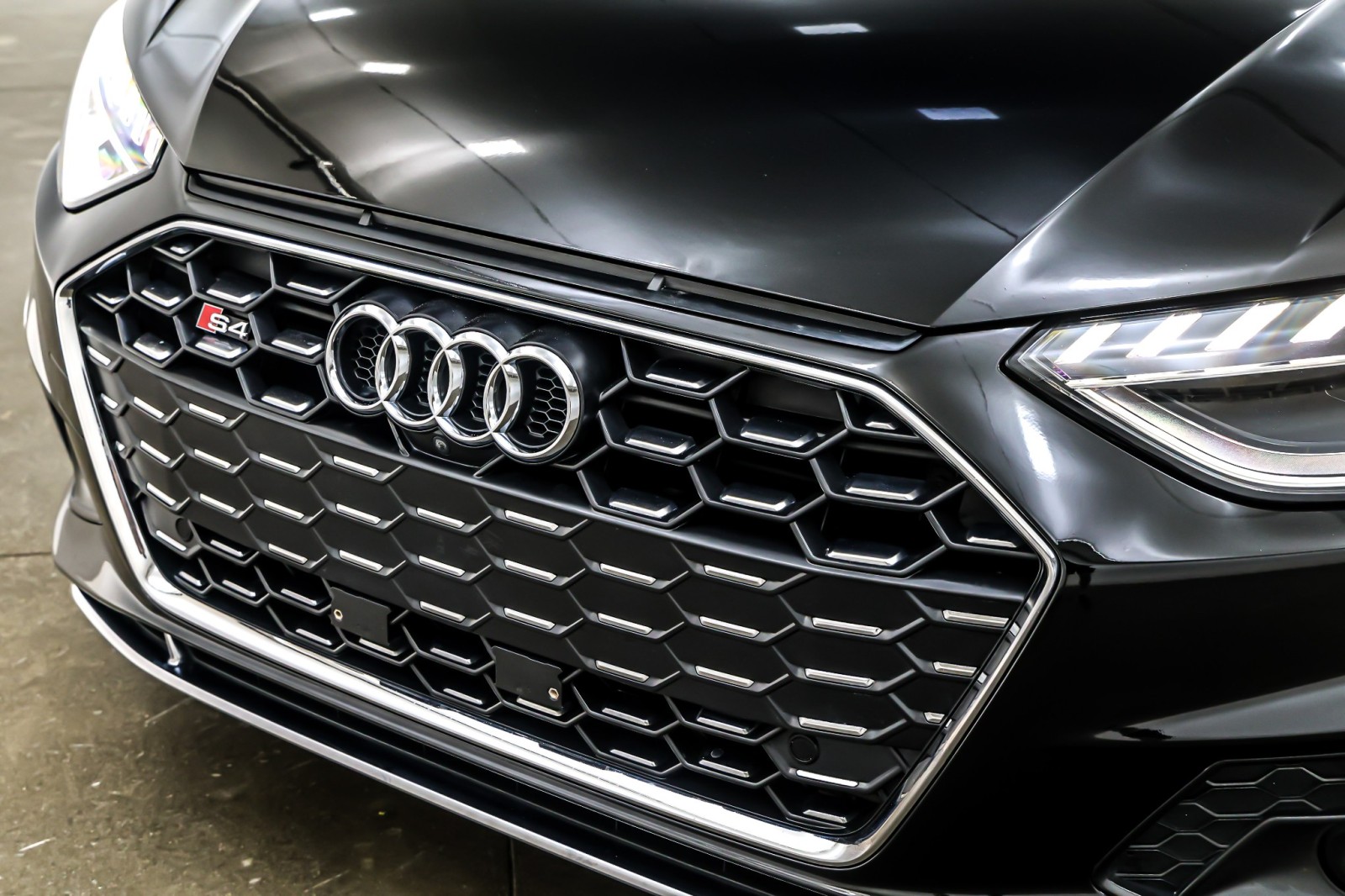 Used 2023 Mythos Black Metallic Audi Premium Plus 3.0 TFSI quattro image 13