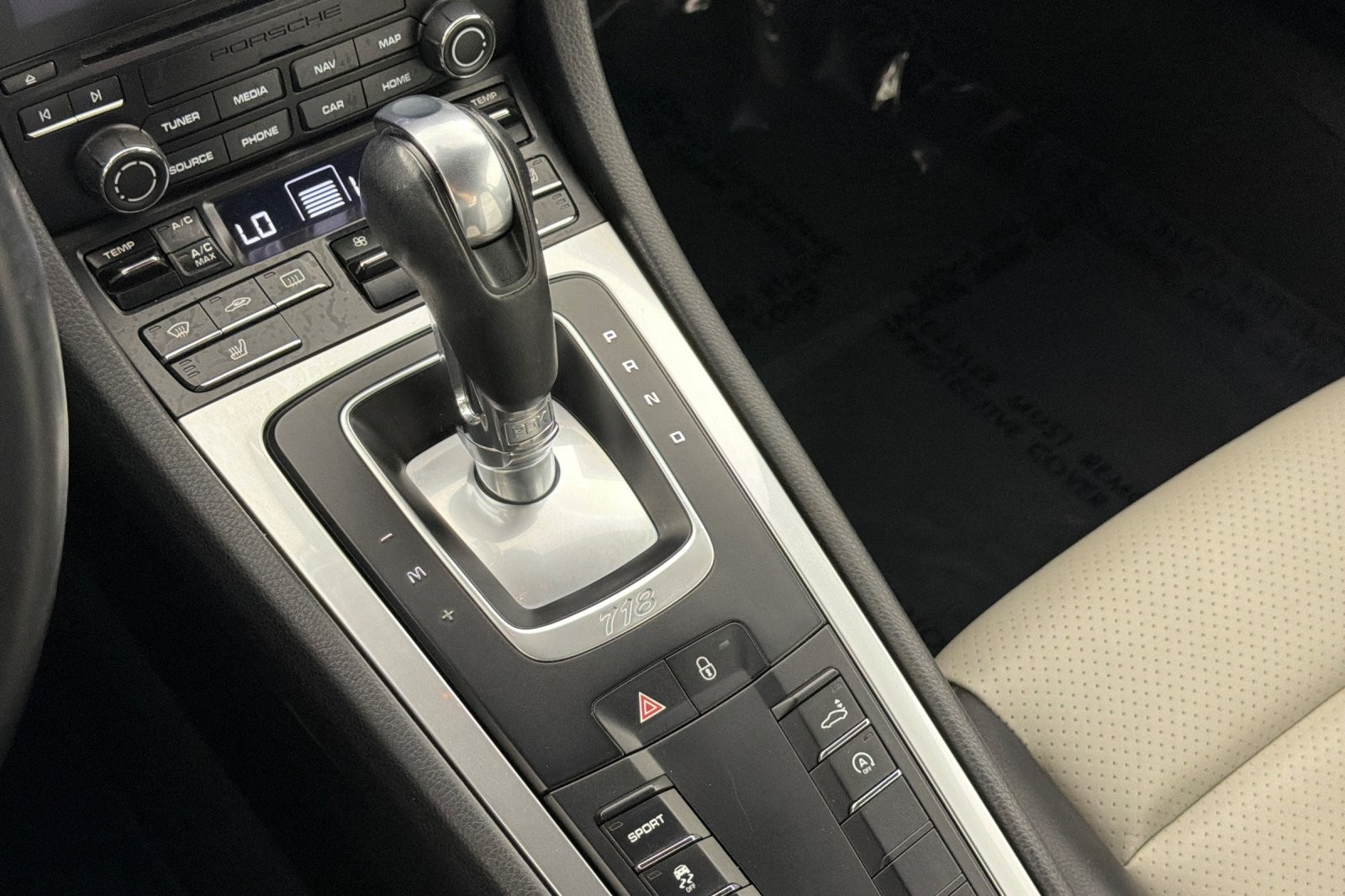 Used 2018 NIGHT BLUE Porsche Coupe image 17