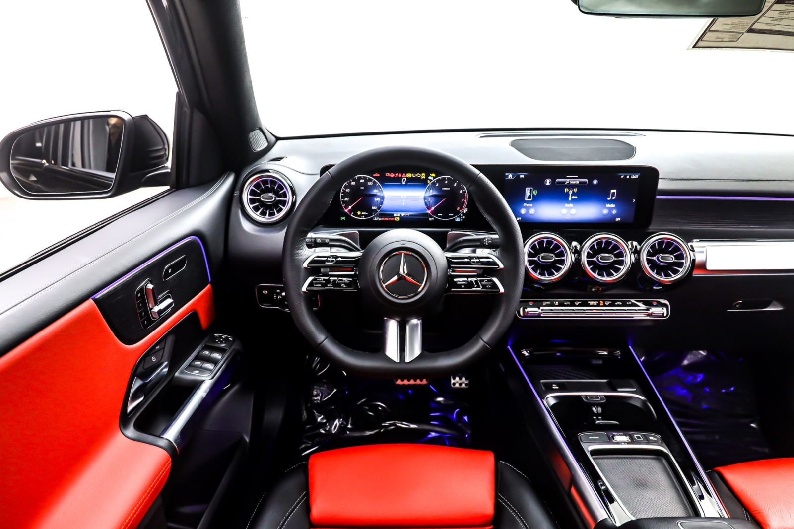 New 2026 Night Black Mercedes-Benz GLB 250 SUV image 4