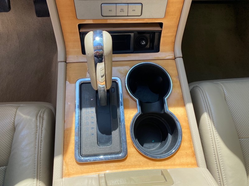2010 Lincoln Navigator 4WD SUNROOF LOW MILES 31,209 in , 