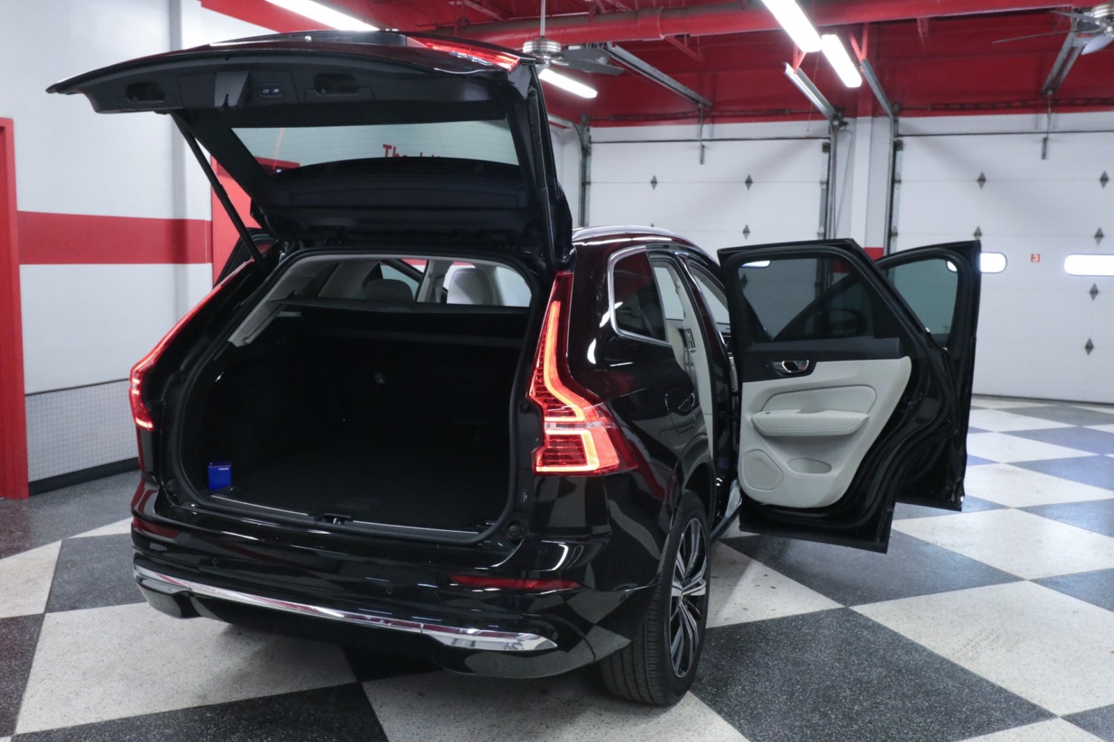 Used Car 2023 Volvo Xc60  Plus Bright Theme For Sale Under $40,000 In Austin, Texas