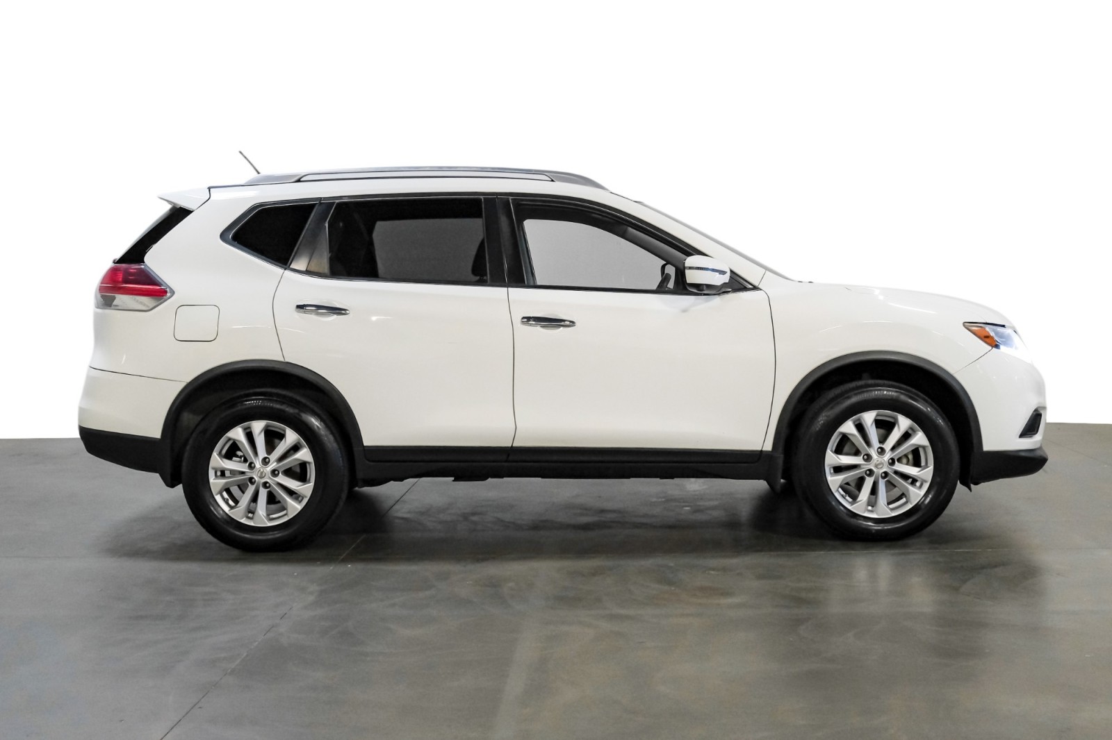 2016 Nissan Rogue SV 4