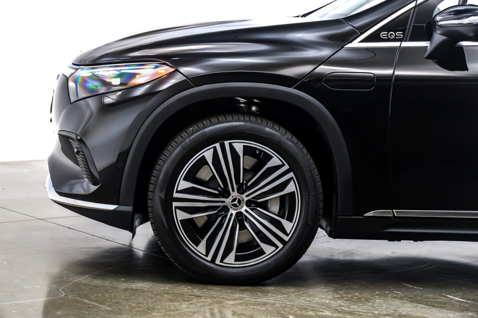 New 2026 Black Mercedes-Benz EQS 400 4MATIC® SUV image 10