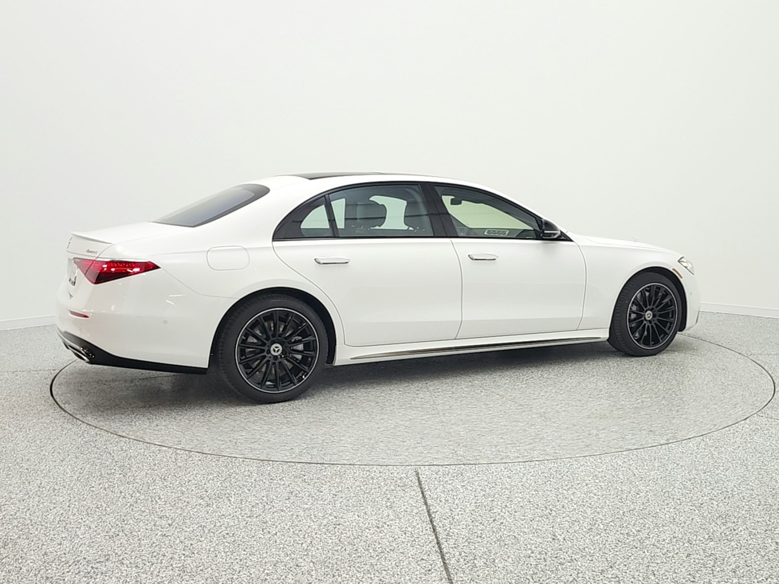 New 2026 MANUFAKTUR Moonlight White Metallic Mercedes-Benz S 500 image 5