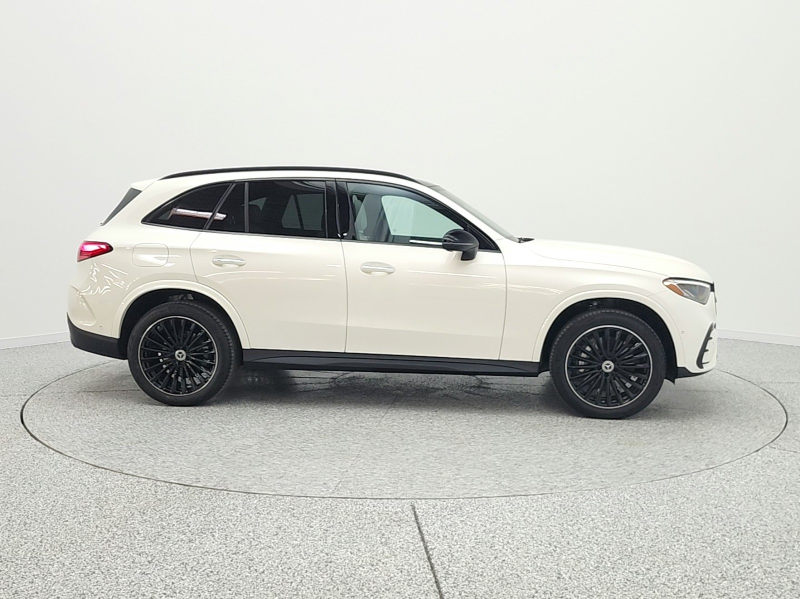 Certified Used 2023 MANUFAKTUR Diamond White Metallic Mercedes-Benz GLC 300 SUV image 4