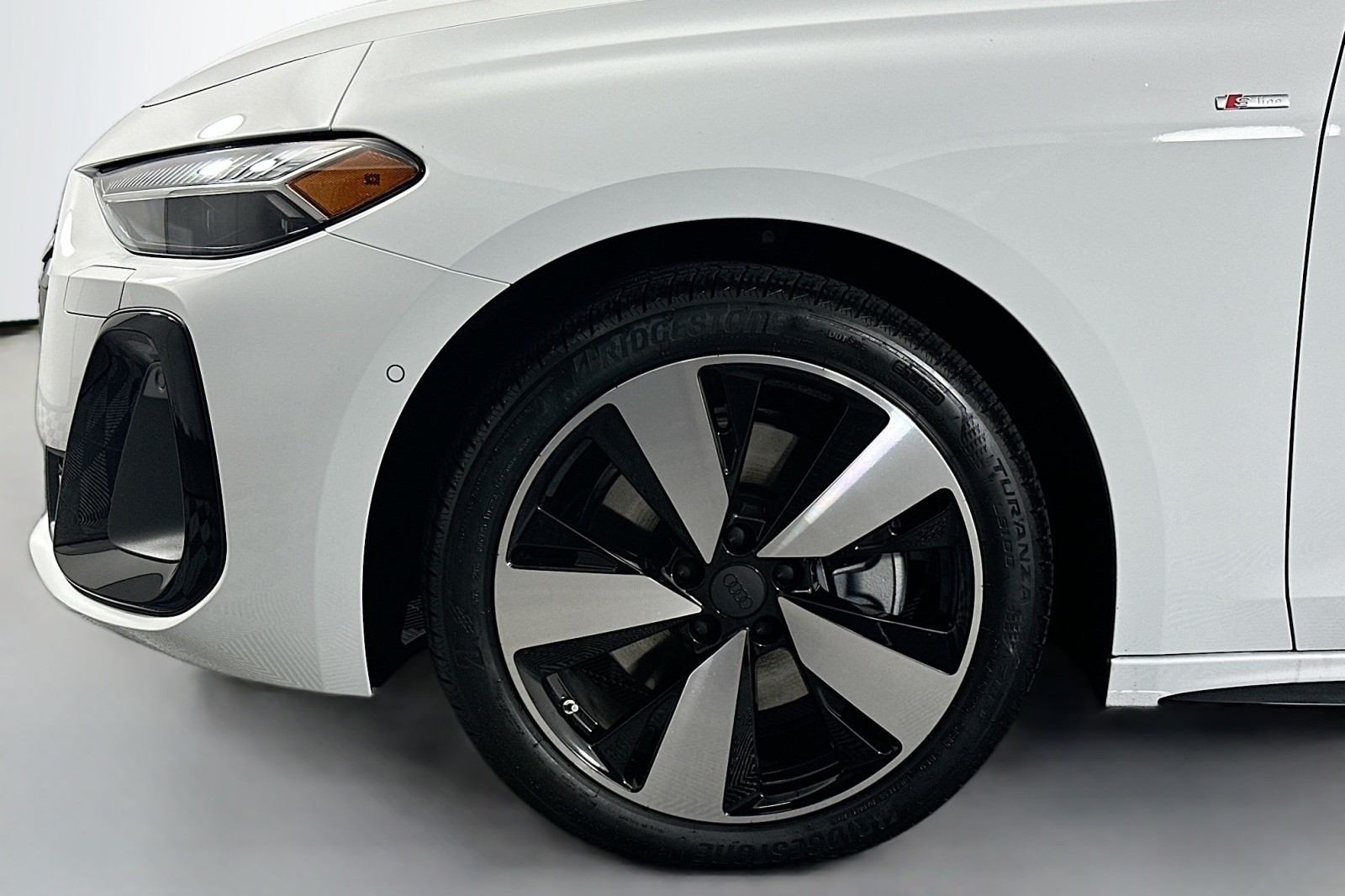 New 2026 Glacier White Metallic Audi Premium Plus image 11