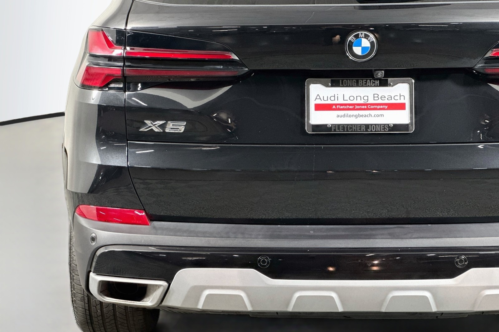 Used 2025 Black Sapphire Metallic BMW sDrive40i image 16