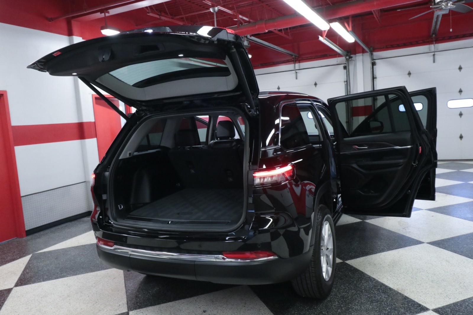 Used Car 2023 Jeep Grand Cherokee  Limited For Sale Under $35,000 In Austin, Texas