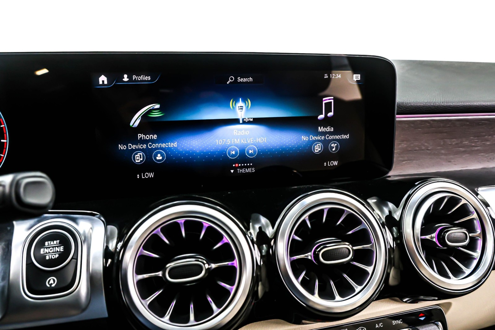 Used 2023 Polar White Mercedes-Benz GLB 250 image 19