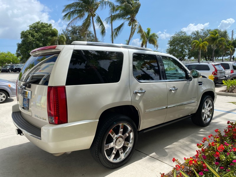 2010 Cadillac Escalade SUNROOF NAV Premium LOW MILES 66,933 in ,