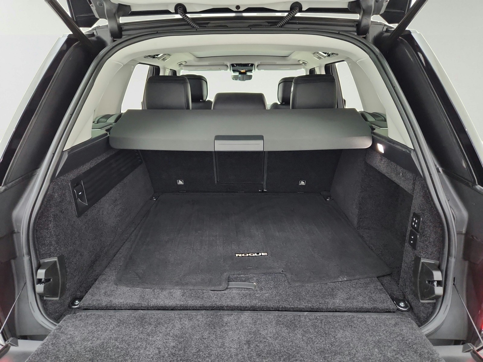 Used 2021 EIGER GREY Land Rover Westminster image 32