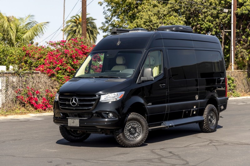 2019 Mercedes-Benz Sprinter 2500 Crew LUXURY RV Midwest Automotive Designs Daycruiser 144 4x4 in , 