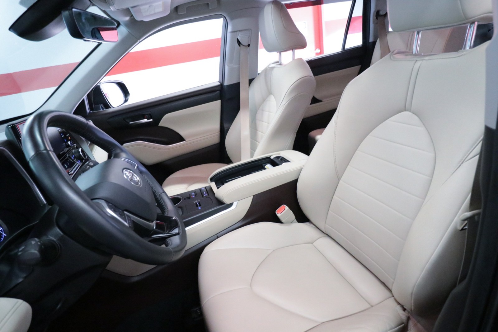 Used Car 2021 Toyota Highlander  Xle For Sale Under $35,000 In Austin, Texas