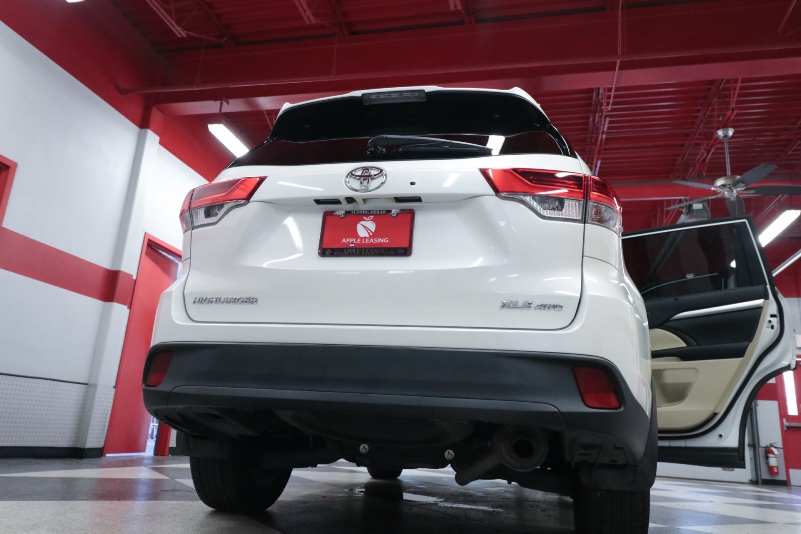 Used Car 2019 Toyota Highlander  Xle For Sale Under $30,000 In Austin, Texas