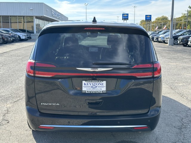 2023 Chrysler Pacifica Touring L 4