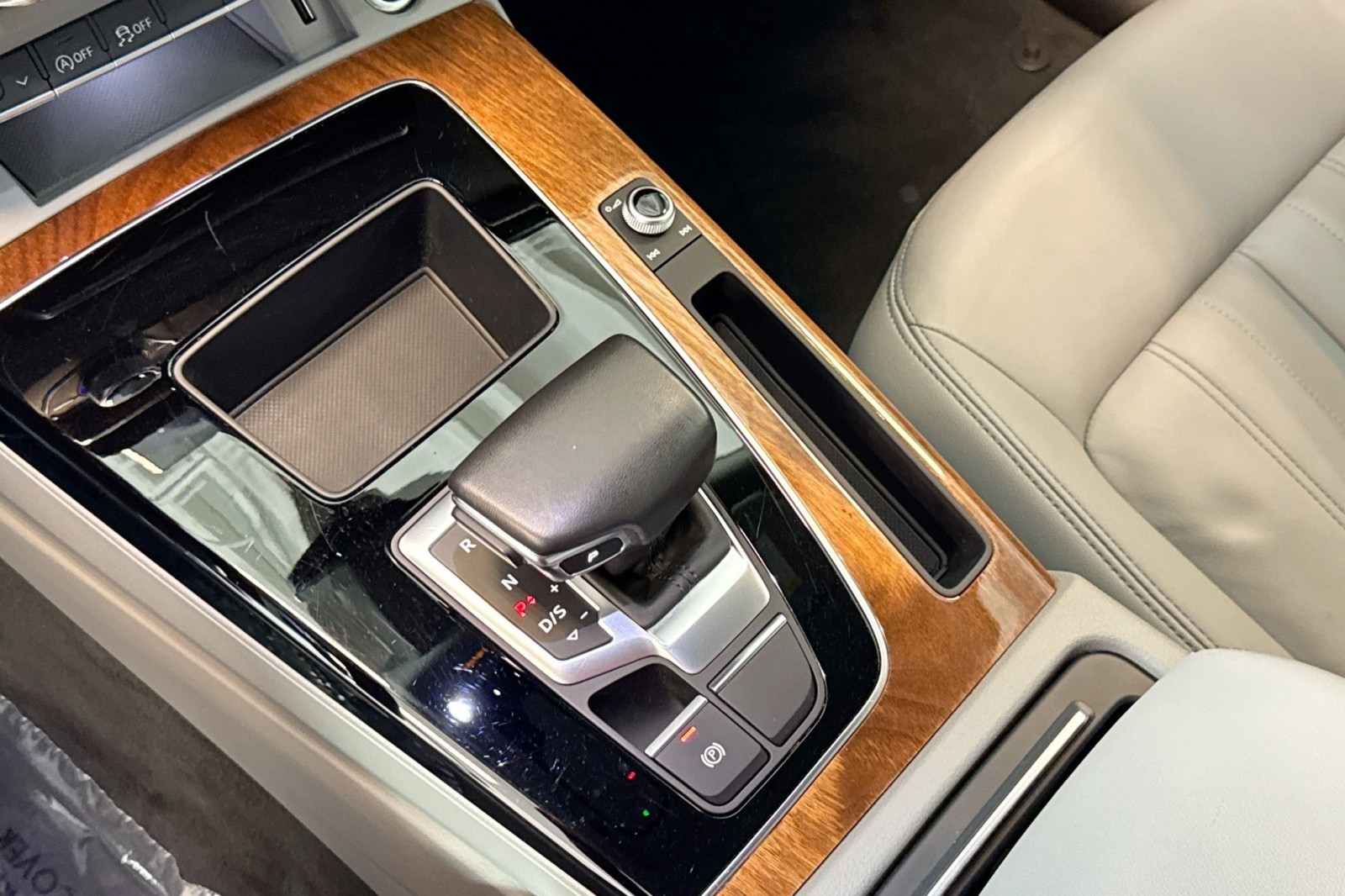 Used 2022 DAYTONA GRAY Audi S line Premium image 15