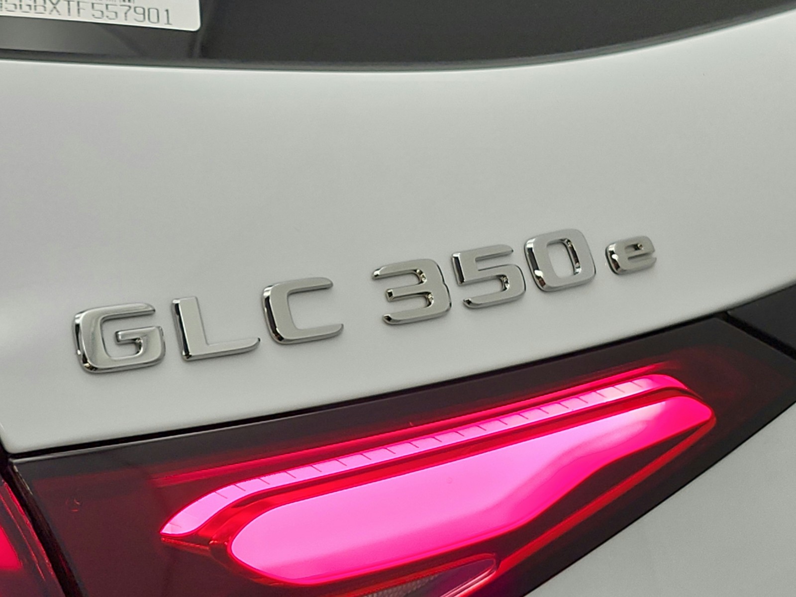 New 2026 MANUFAKTUR Moonlight White Metallic Mercedes-Benz GLC 350e 4MATIC® SUV image 17