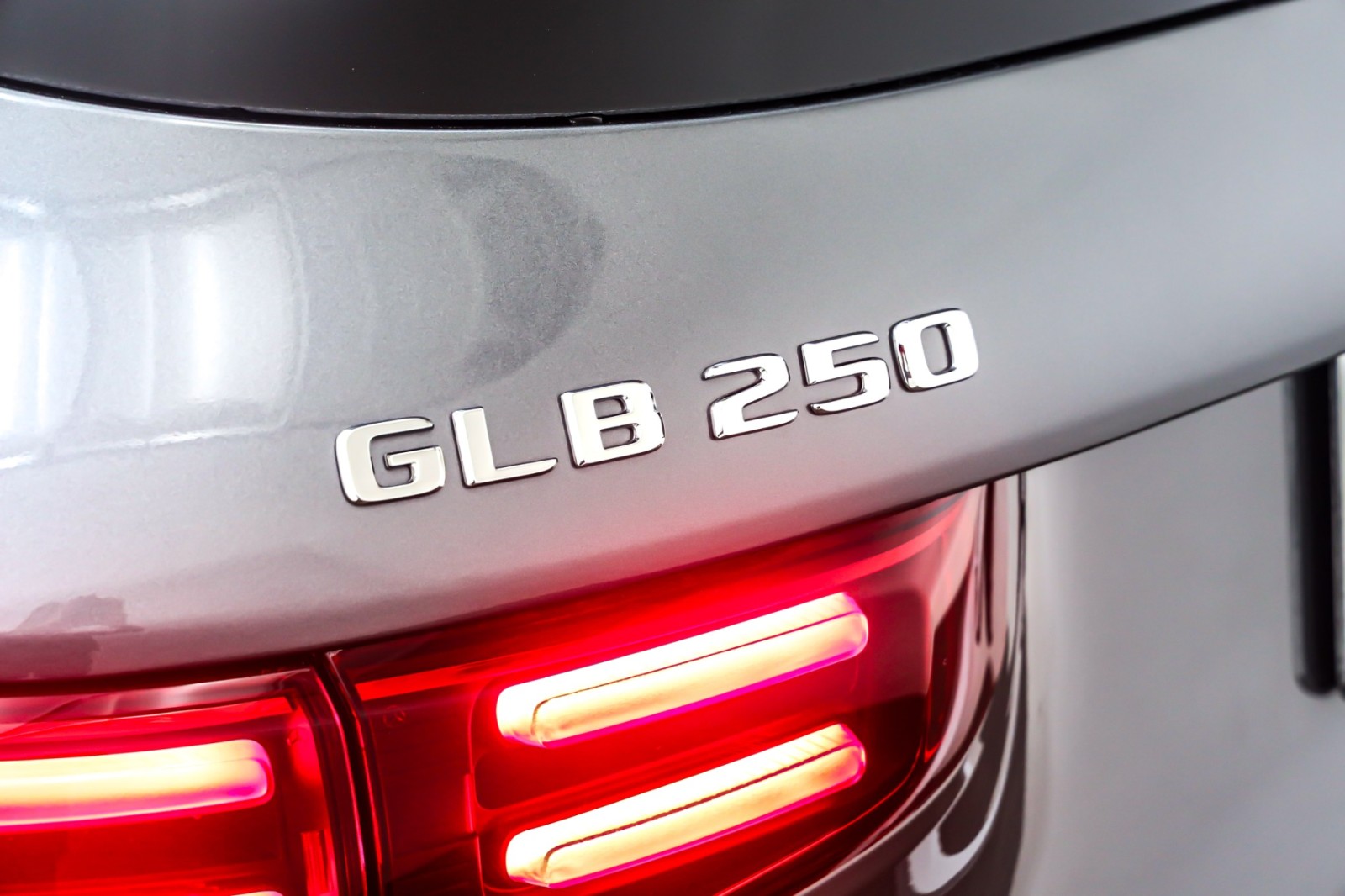 New 2026 Mountain Grey Metallic Mercedes-Benz GLB 250 image 9