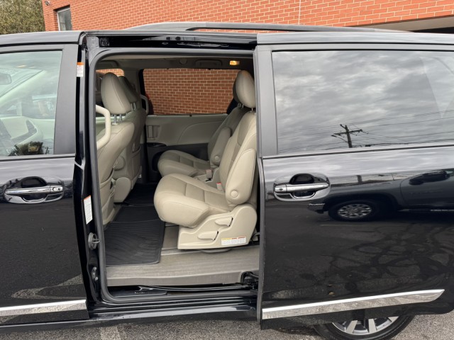 2020 Toyota Sienna XLE Premium 26