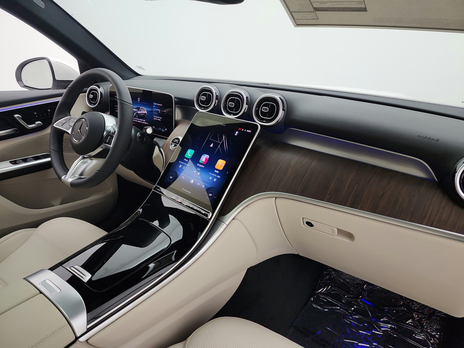 New 2026 Polar White Mercedes-Benz GLC 300 SUV image 14