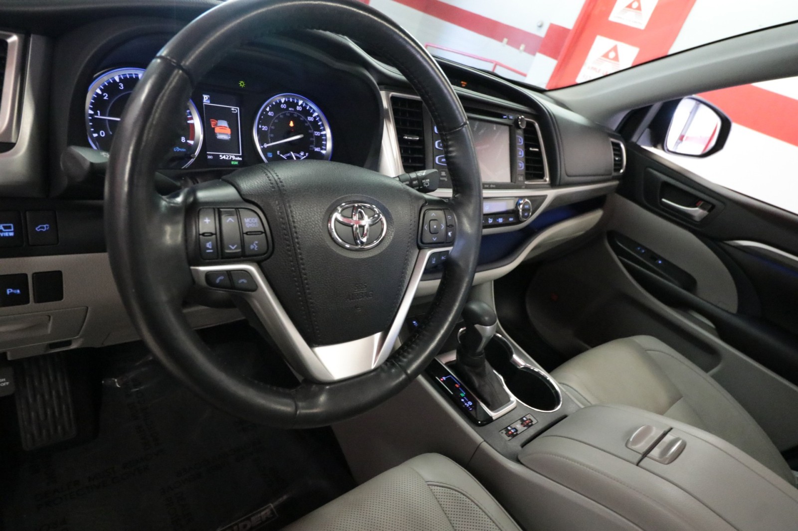 Used Car 2019 Toyota Highlander  Limited Platinum For Sale Under $30,000 In Austin, Texas