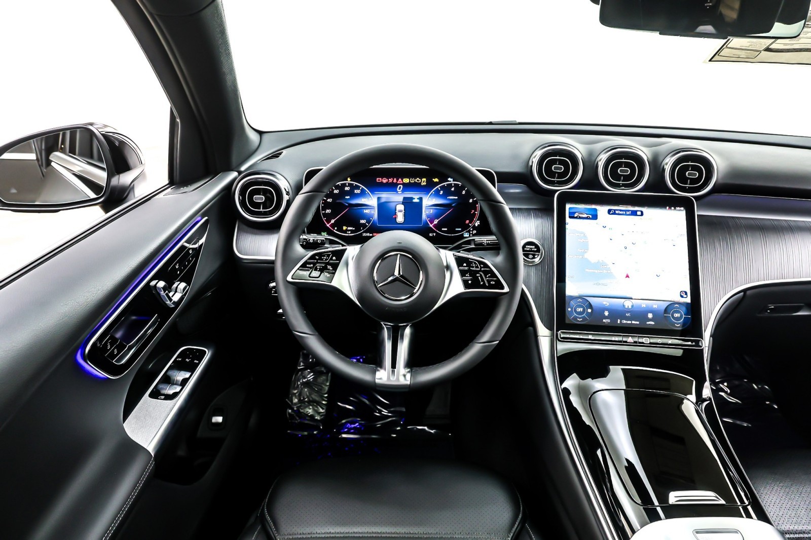 New 2026 Black Mercedes-Benz GLC 300 image 4