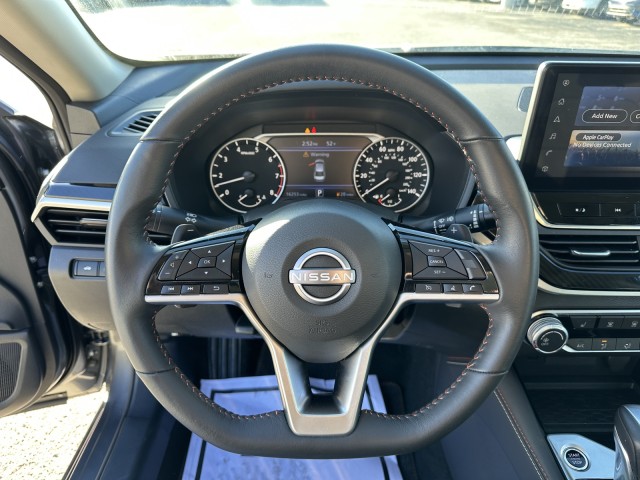 2023 Nissan Altima 2.5 SR 12