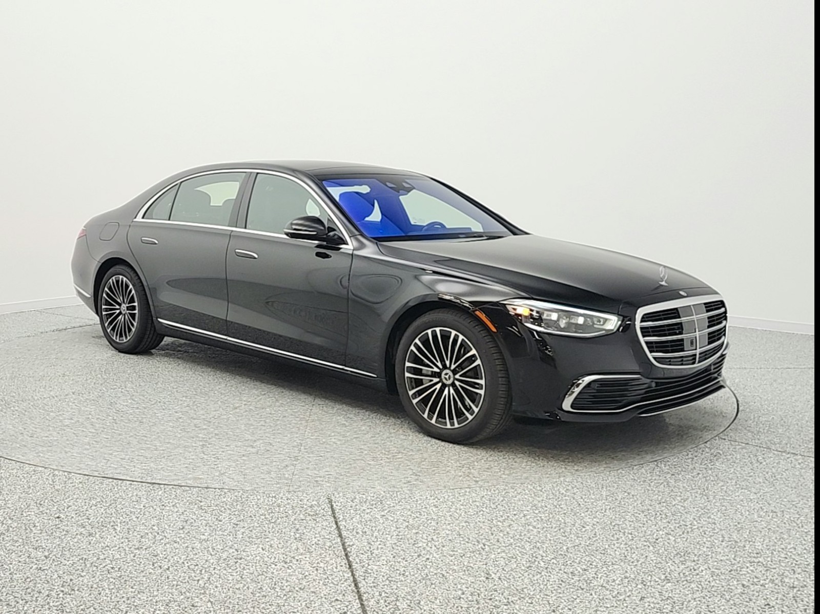New 2026 Obsidian Black Metallic Mercedes-Benz S 580 image 3