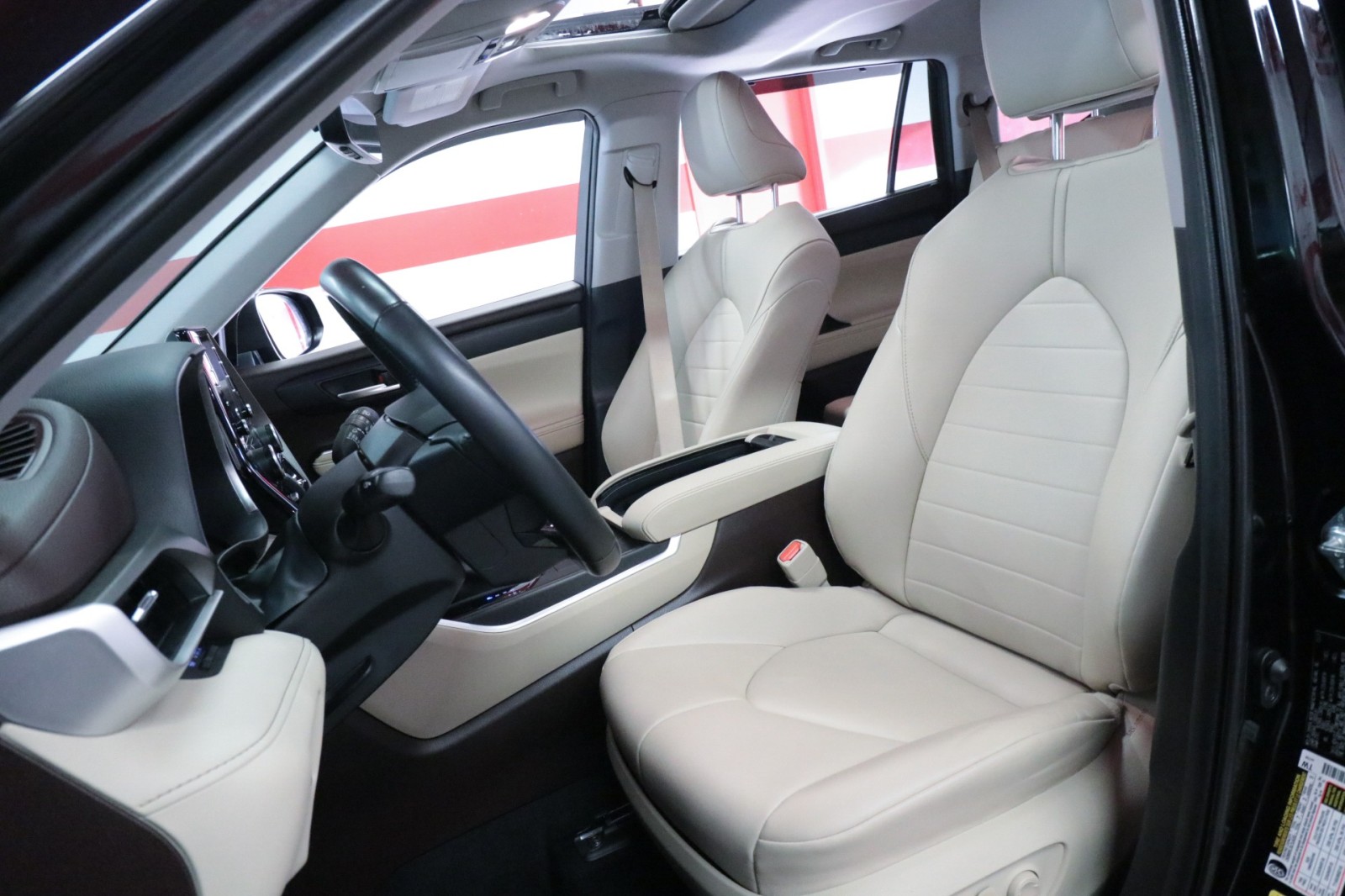 Used Car 2021 Toyota Highlander  Xle For Sale Under $35,000 In Austin, Texas