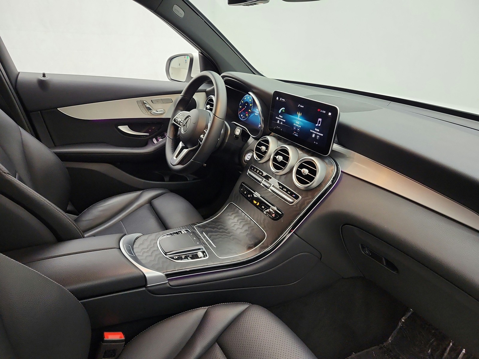 Used 2022 Polar White Mercedes-Benz GLC 300 SUV image 24