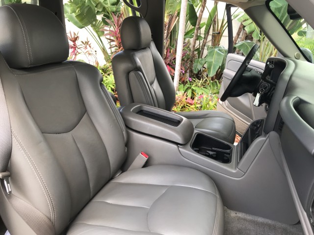 2005 GMC Yukon XL SLT Heated Leather Seats Sunroof 3rd Row 8 Passenger in pompano beach, Florida