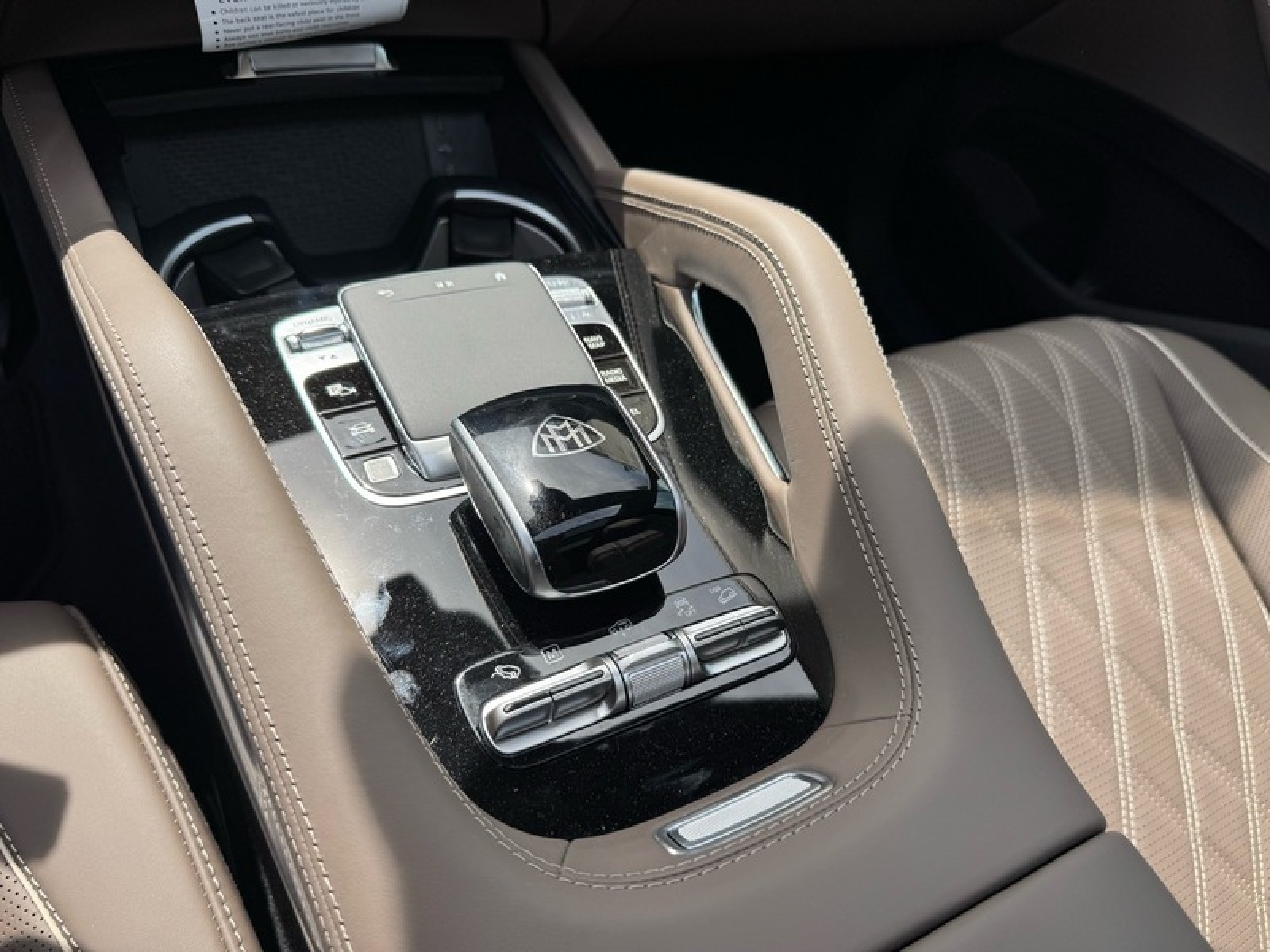 New 2026 MANUFAKTUR Ireland Mid Green Metallic Mercedes-Benz Maybach GLS 600 4MATIC® SUV image 13