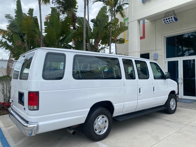 2008 Ford Econoline Wagon XLT 15 PASSENGERS E350 CLEAN in , 