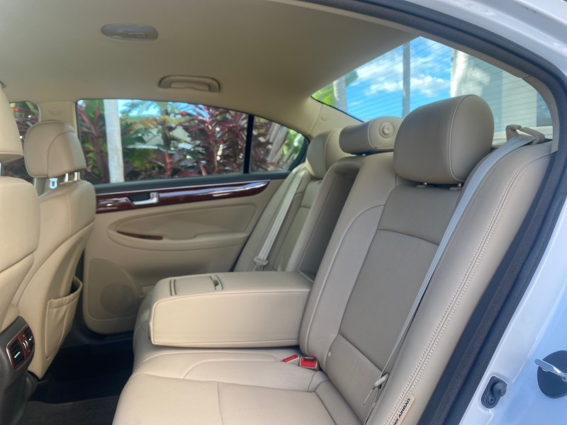 2013 Hyundai Genesis 3.8L LOW MILES 33,576 in , 