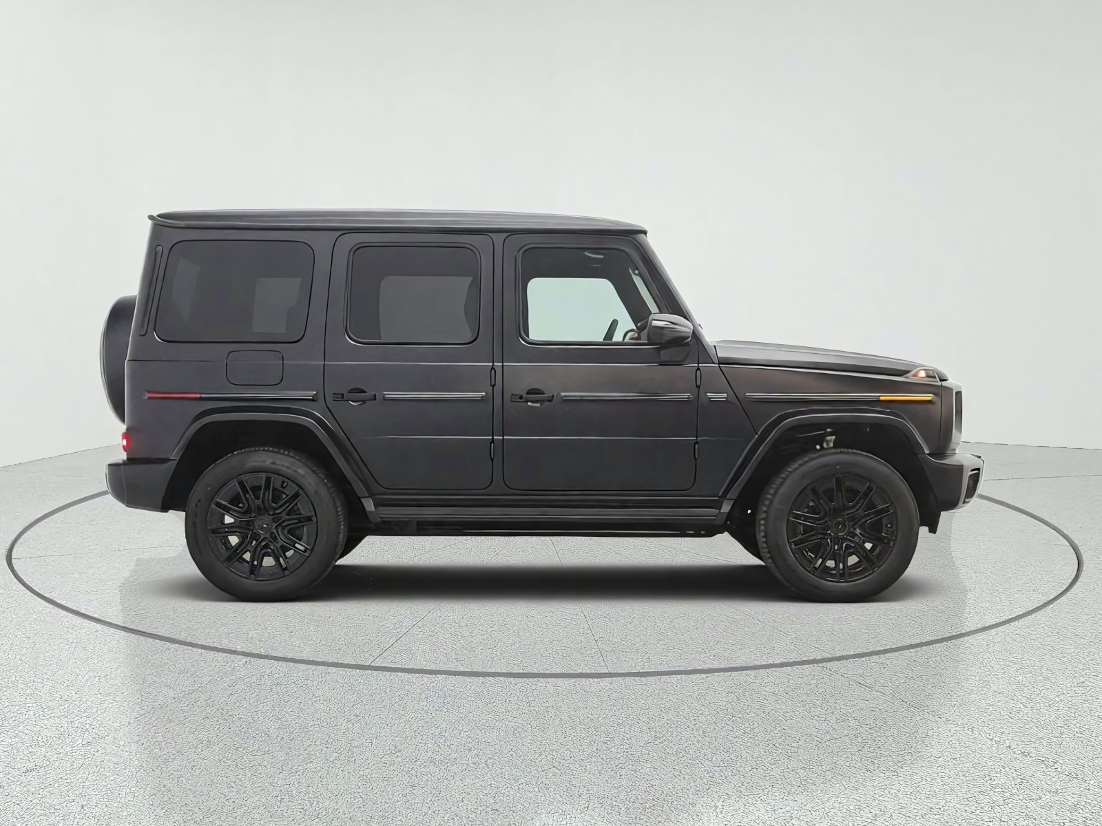 New 2027 MANUFAKTUR Night Black magno Mercedes-Benz G 580e SUV image 4