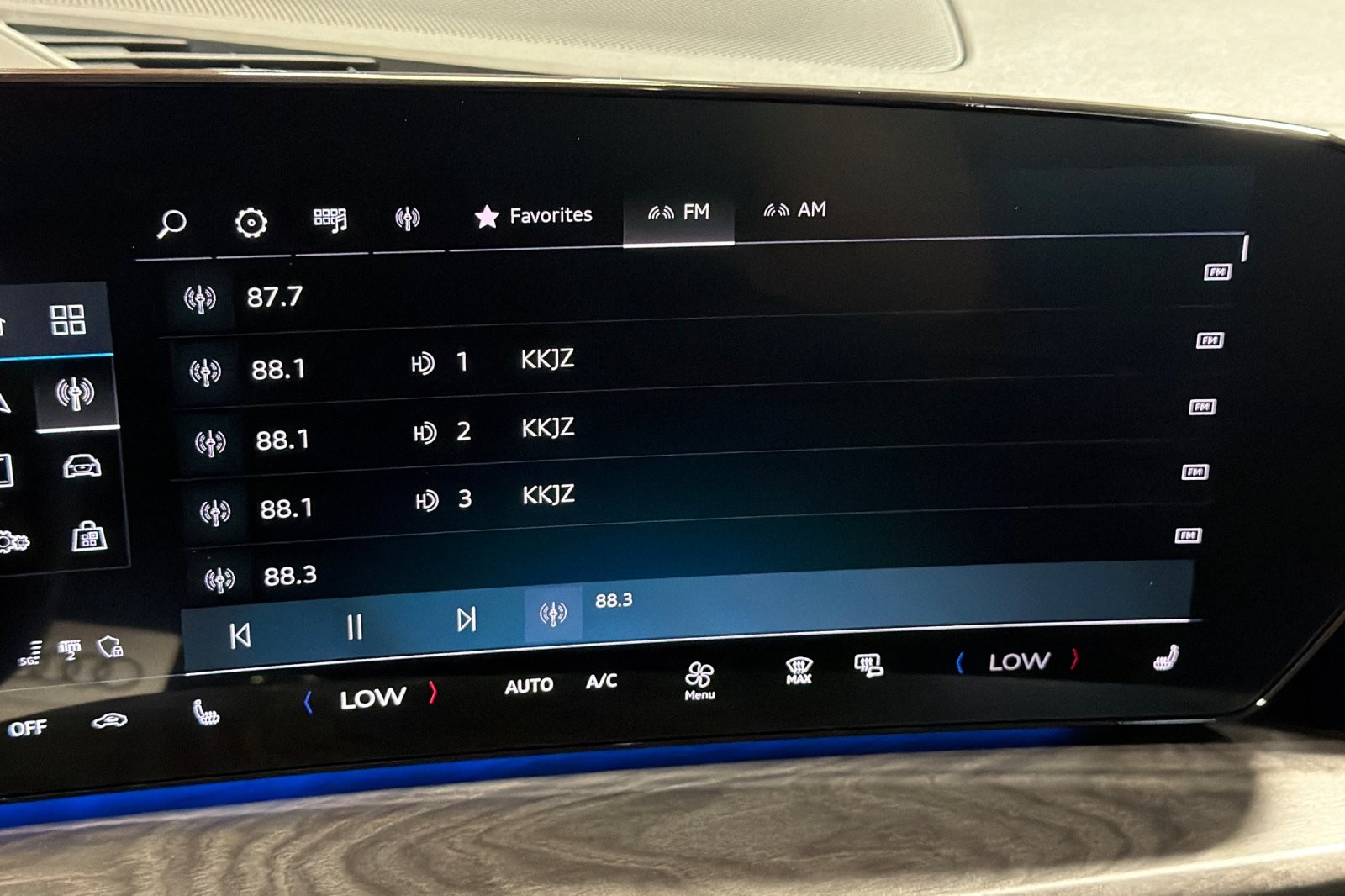 Used 2025 Tambora Gray Metallic Audi Premium 2.0 TFSI quattro image 17