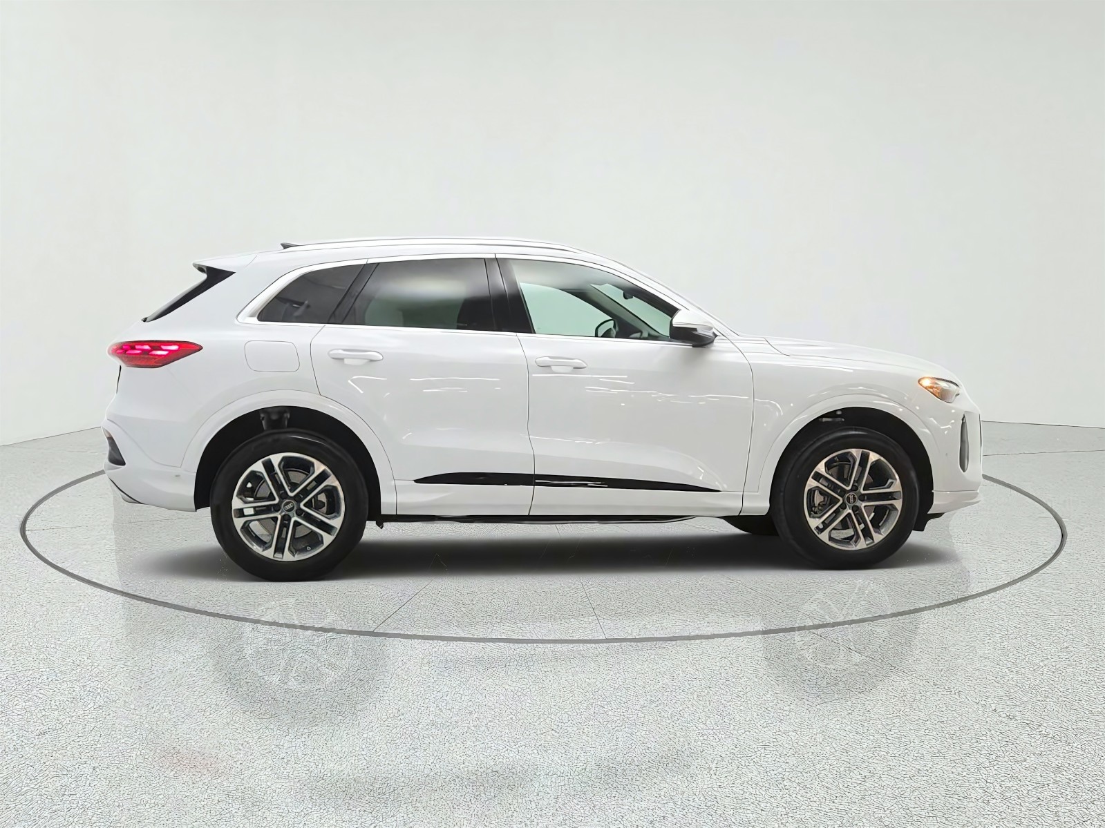 Used 2025 Glacier White Metallic Audi Premium image 4