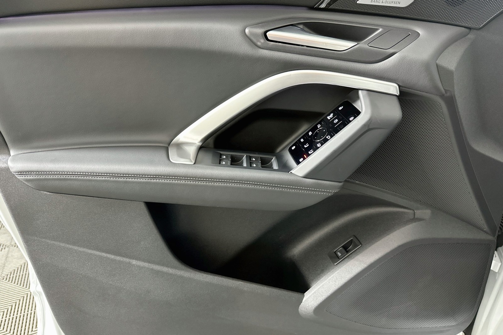 Used 2025 Glacier White Metallic Audi Premium Plus image 21