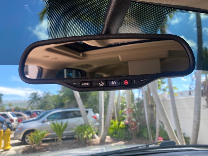 2013 Cadillac Escalade Luxury 1 OWNER LOW MILES 70,251 in ,