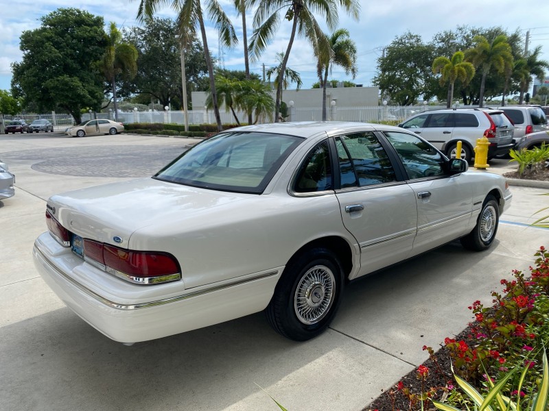 1995 Ford Crown Victoria LOW MILES 43,331 in , 