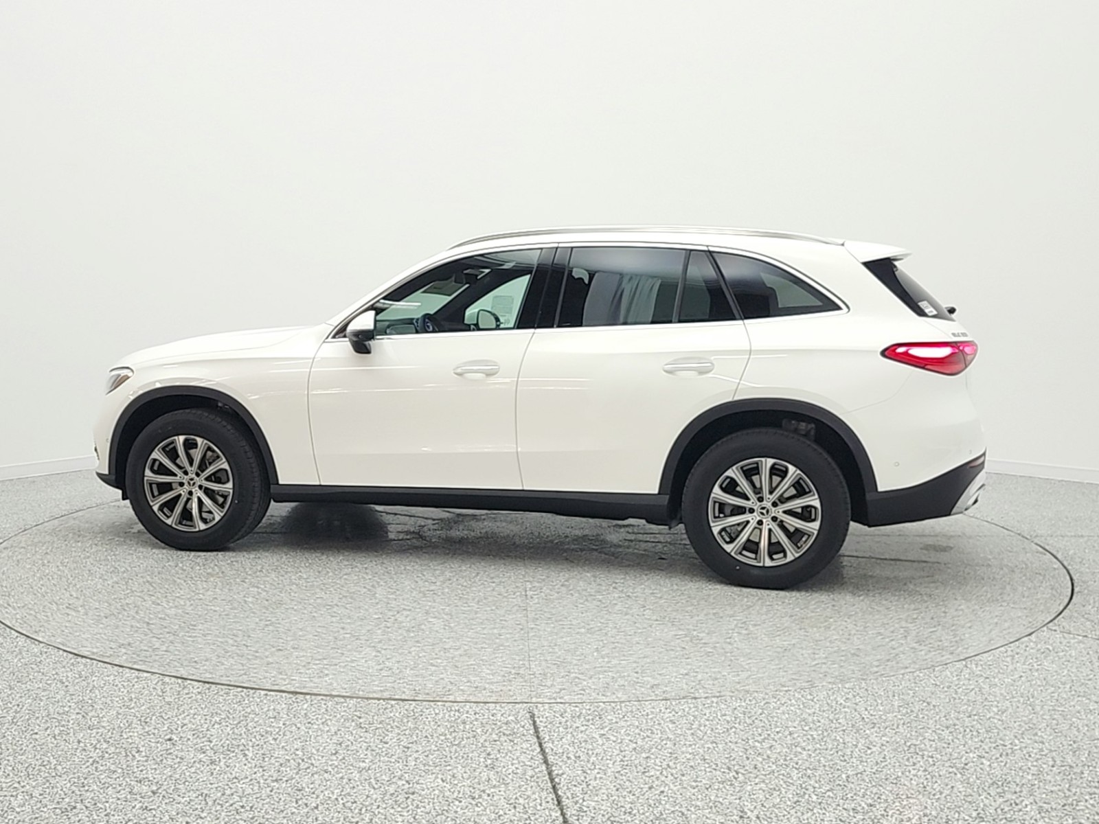 New 2026 Polar White Mercedes-Benz GLC 300 image 8