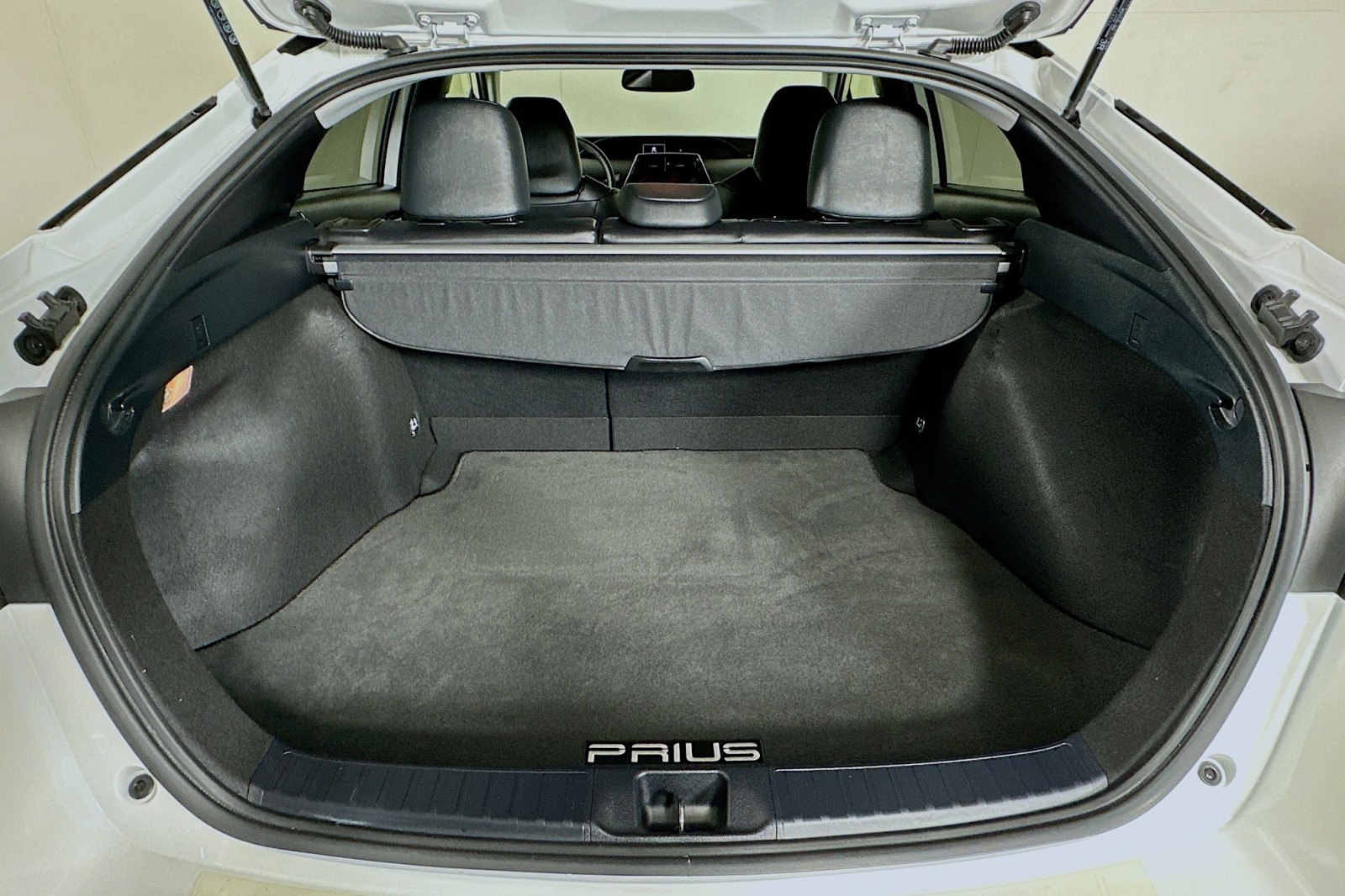 Used 2022 White Toyota Nightshade image 22