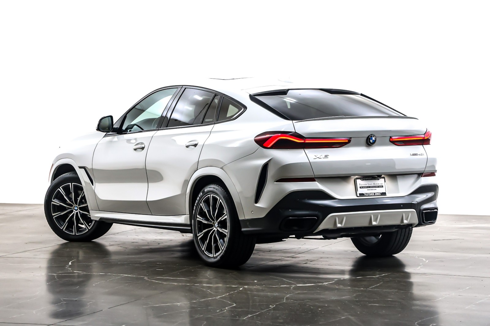 Used 2022 Alpine White BMW xDrive40i Sports Activity Coupe image 12