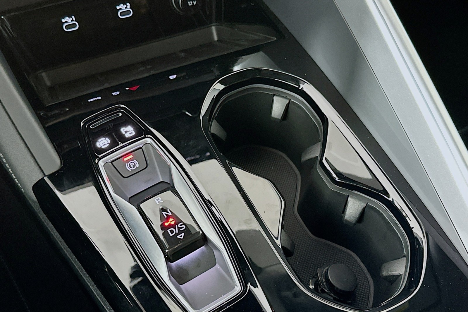 New 2025 Glacier White Metallic Audi Premium Plus image 7