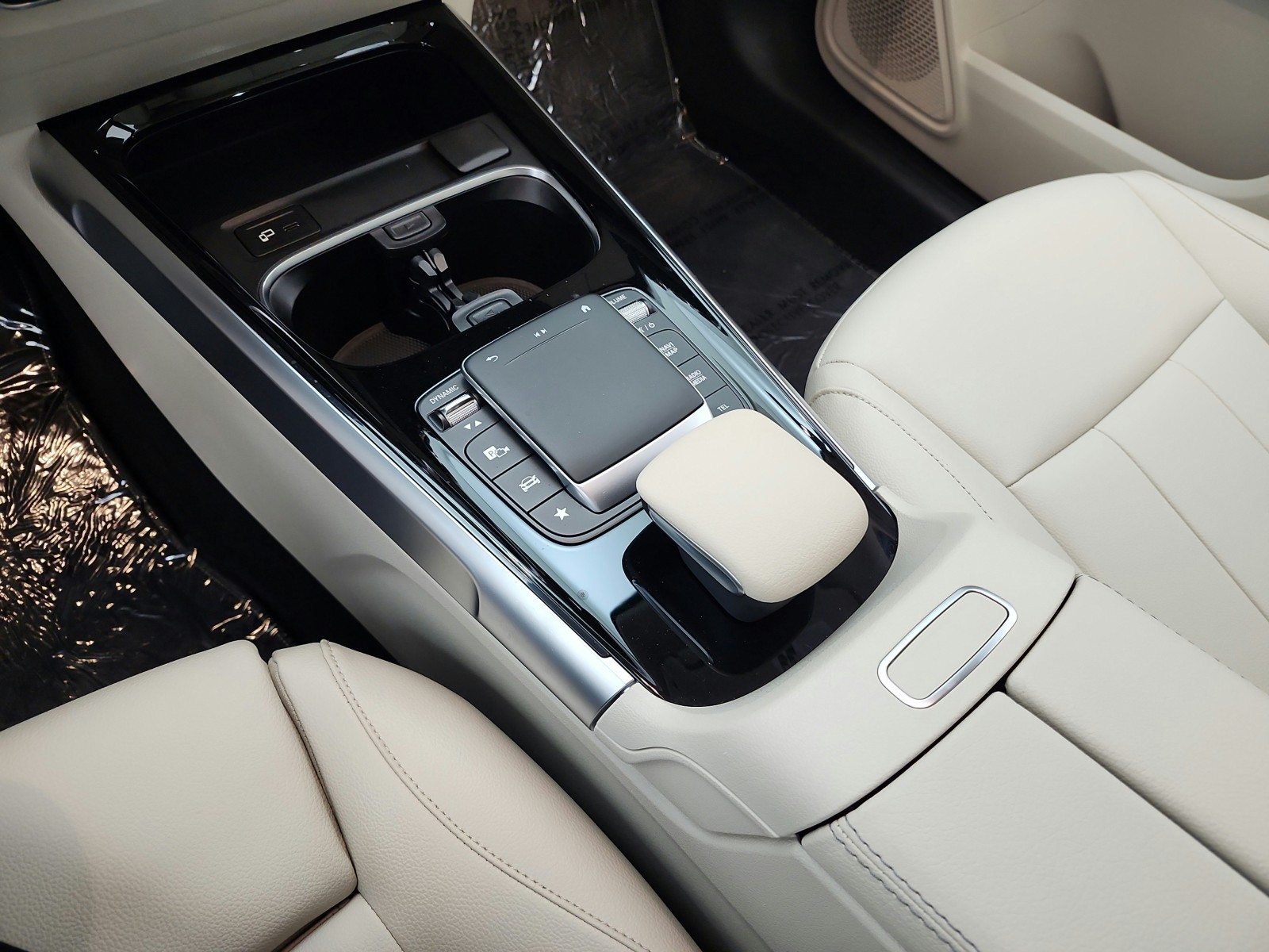 Used 2022 Denim Blue Metallic Mercedes-Benz GLB 250 SUV image 12