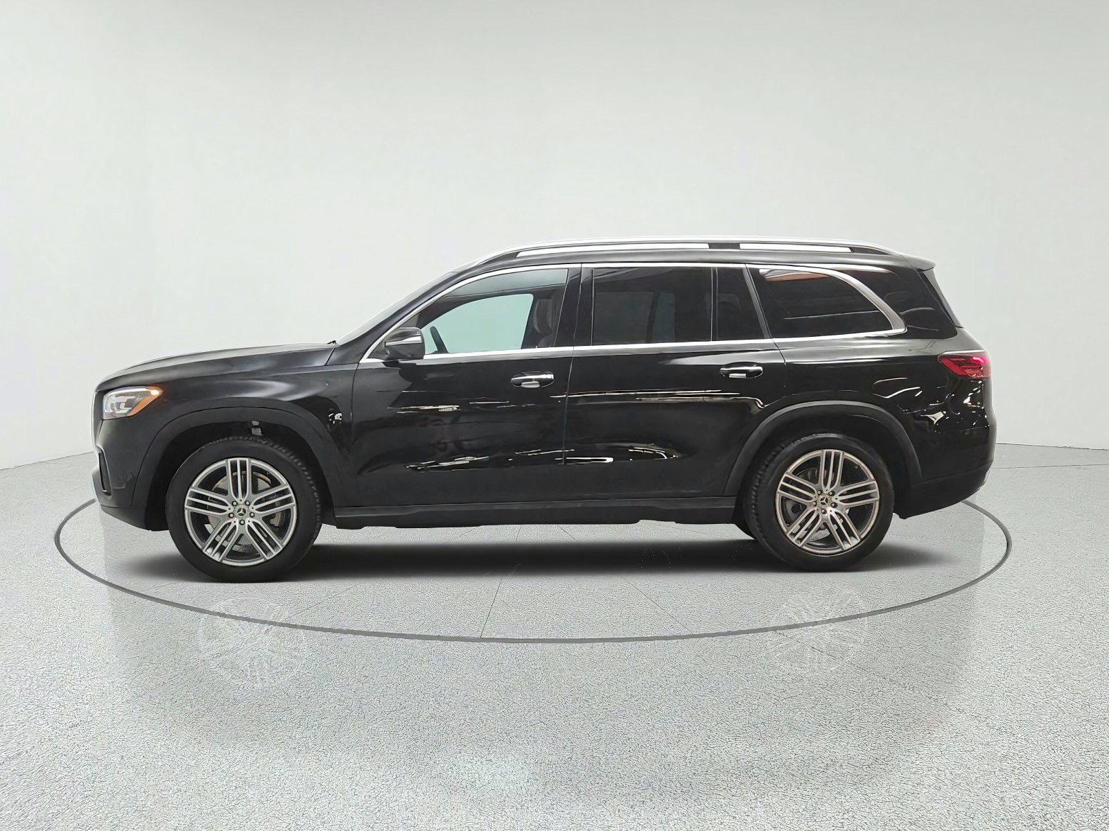 Certified Used 2026 Obsidian Black Metallic Mercedes-Benz GLS 450 4MATIC® SUV image 8