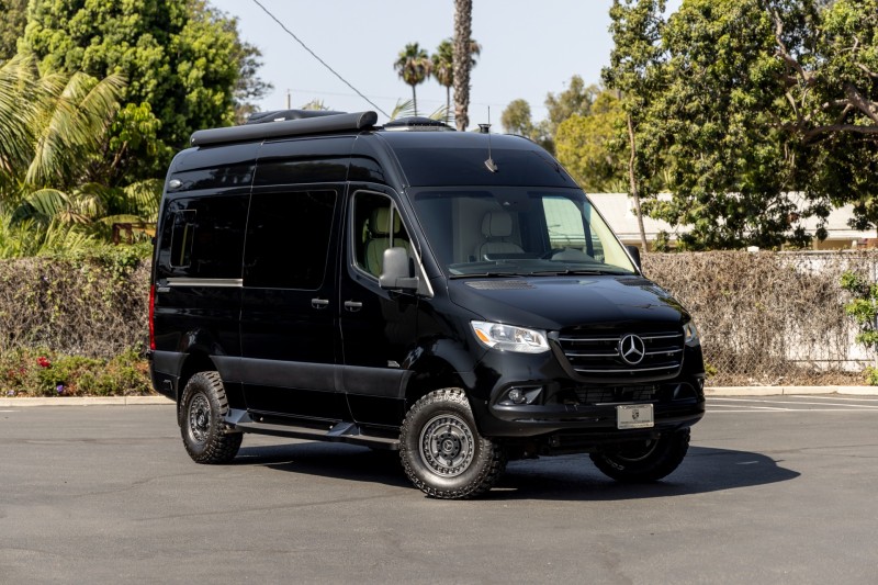 2019 Mercedes-Benz Sprinter 2500 Crew LUXURY RV Midwest Automotive Designs Daycruiser 144 4x4 in , 